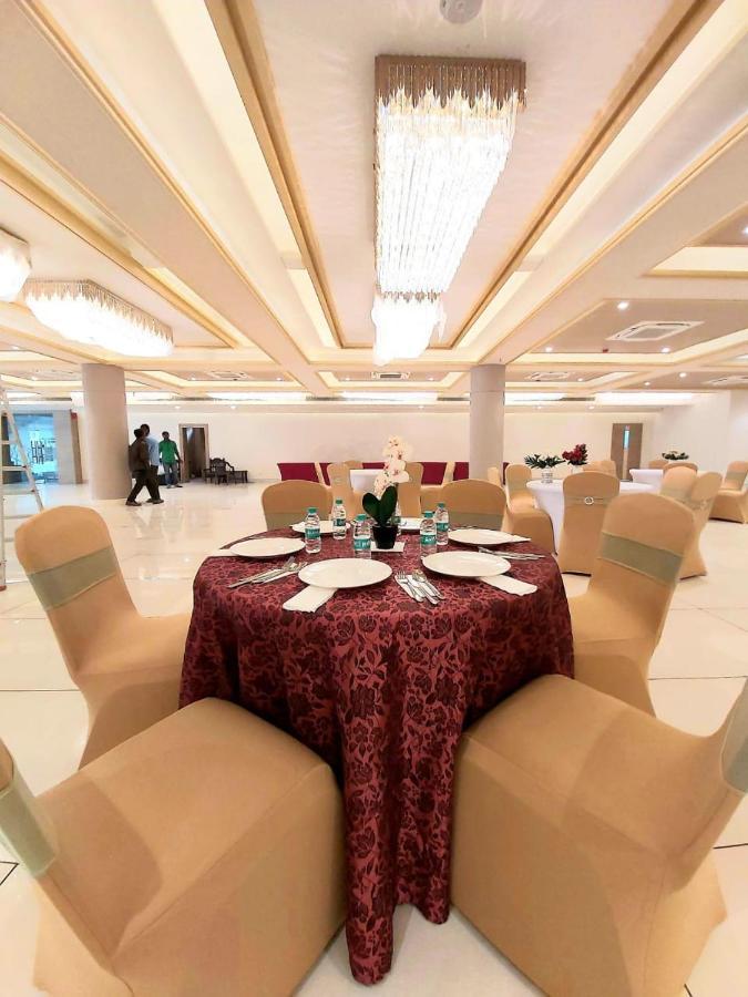 Acco Grand Hotel Lucknow Dış mekan fotoğraf