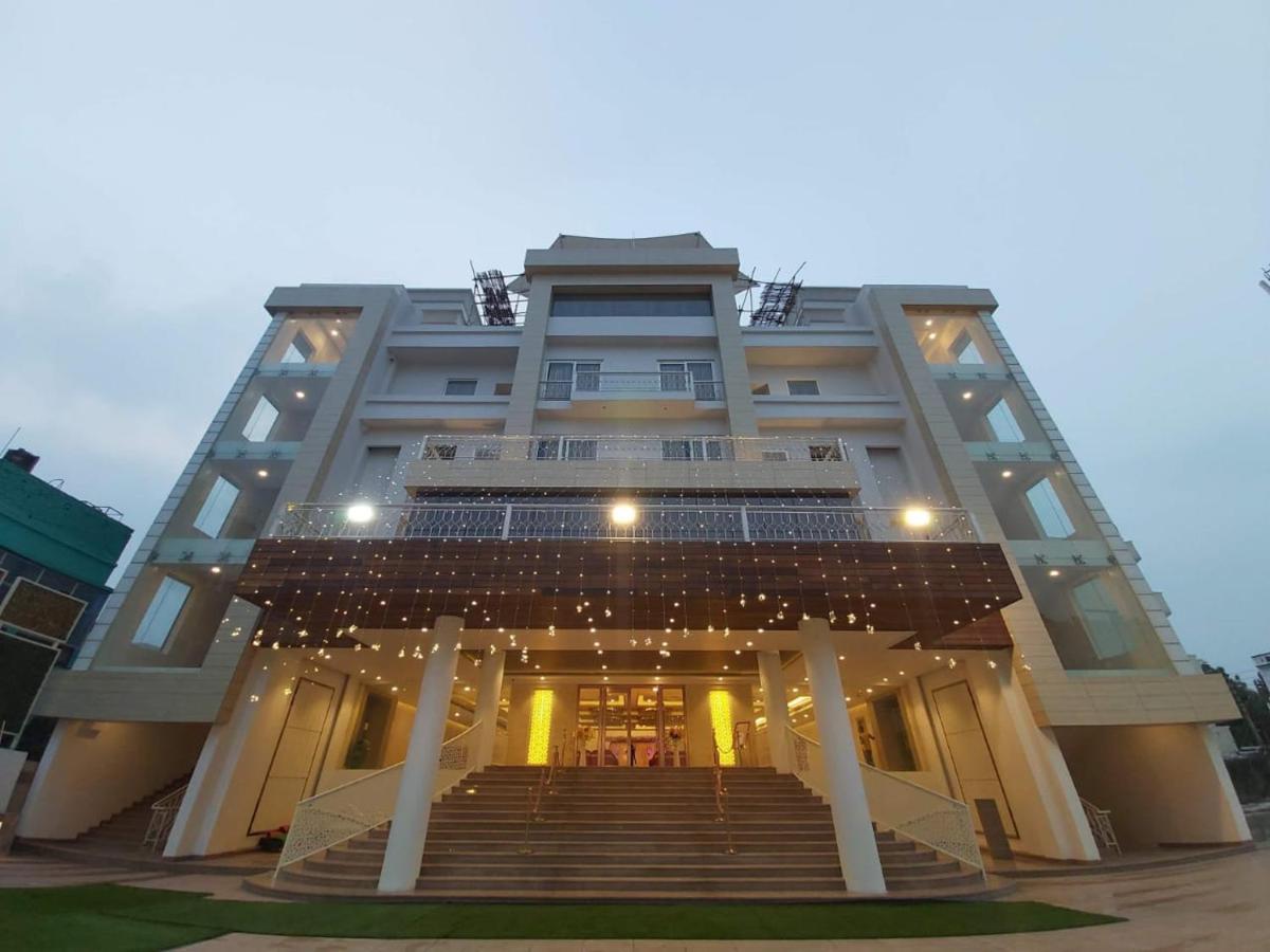 Acco Grand Hotel Lucknow Dış mekan fotoğraf